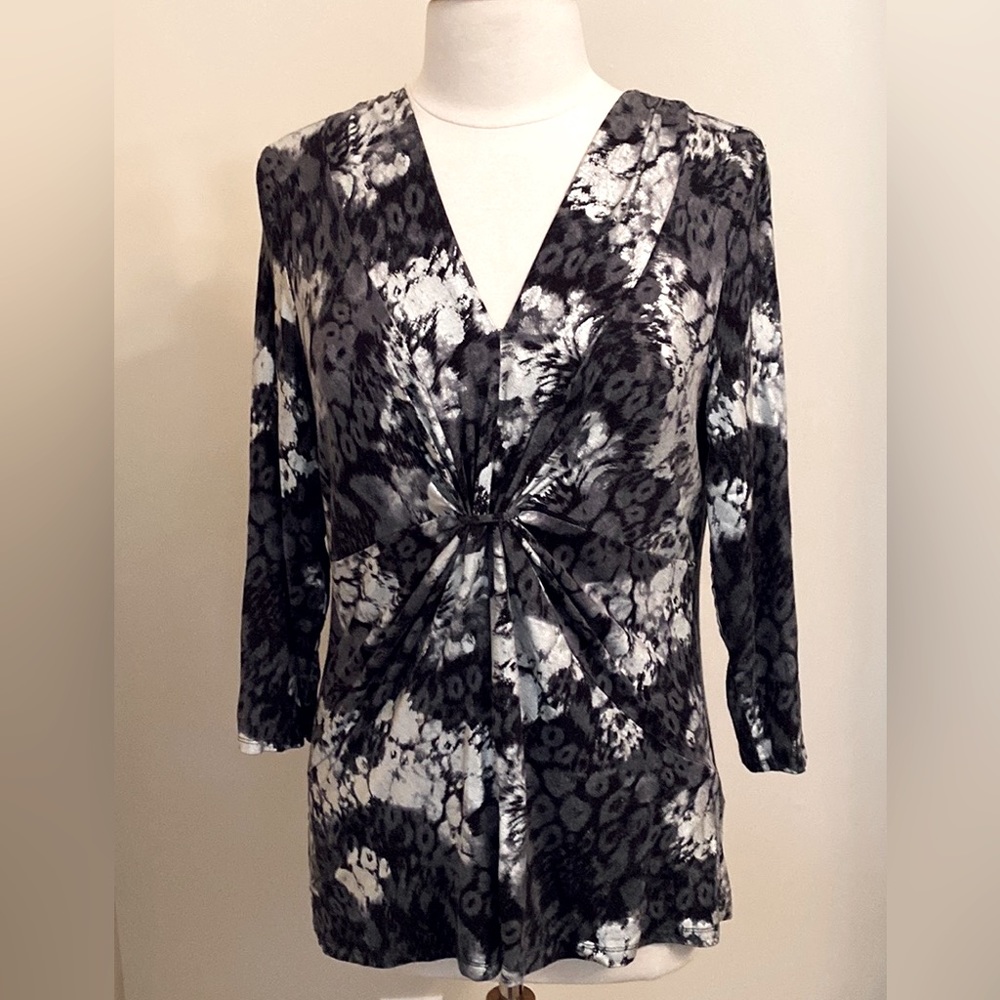 Chaus Black Grey White Animal Print M Office Chic Weekend Traveling Workwear Top